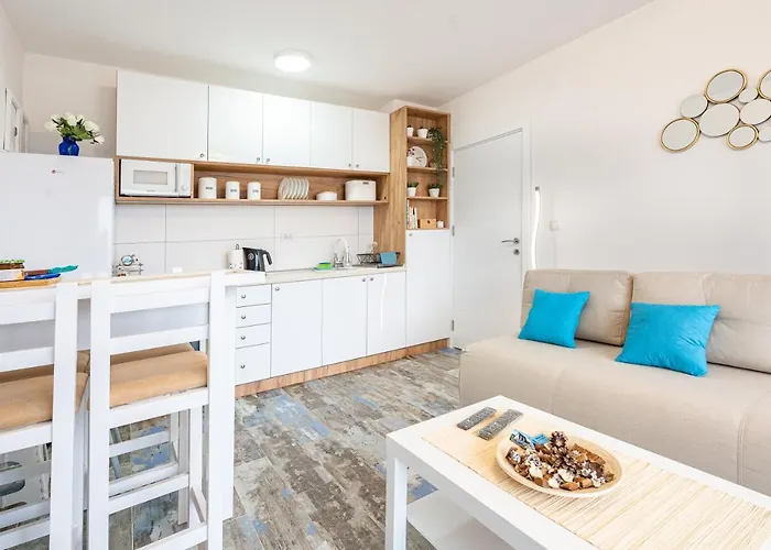 M Zlatni Breg Apartment *