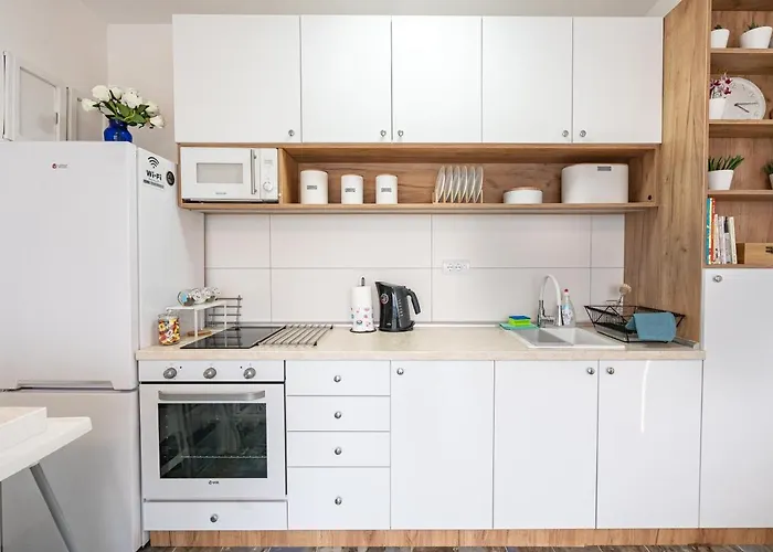 M Zlatni Breg Apartment *